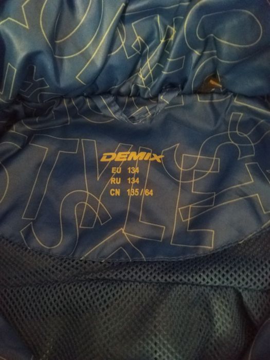 Ветровки на девочку по 500тг.