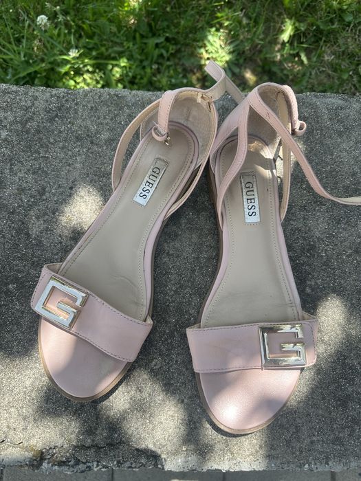 Кожени сандали Guess