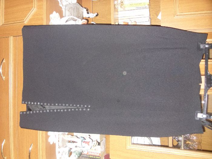fusta  neagra ,dreapta