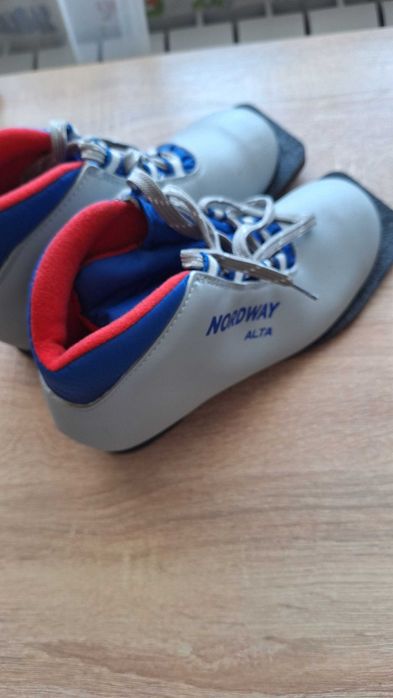 Лыжные ботинки  34 р