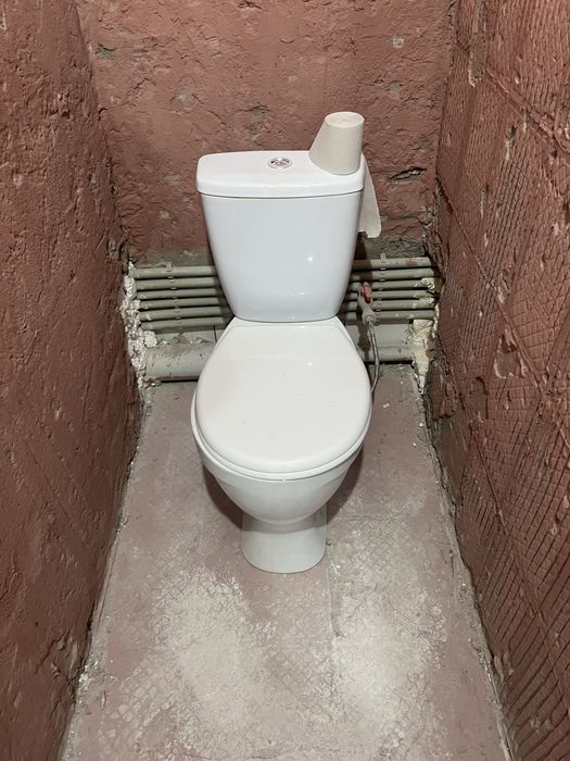 Ванна, туалет, гальтел плинтус