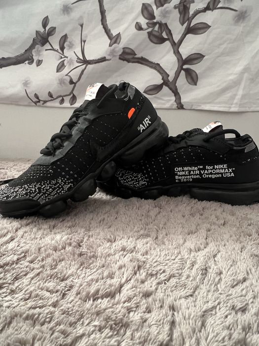 Adidasi off white vapormax