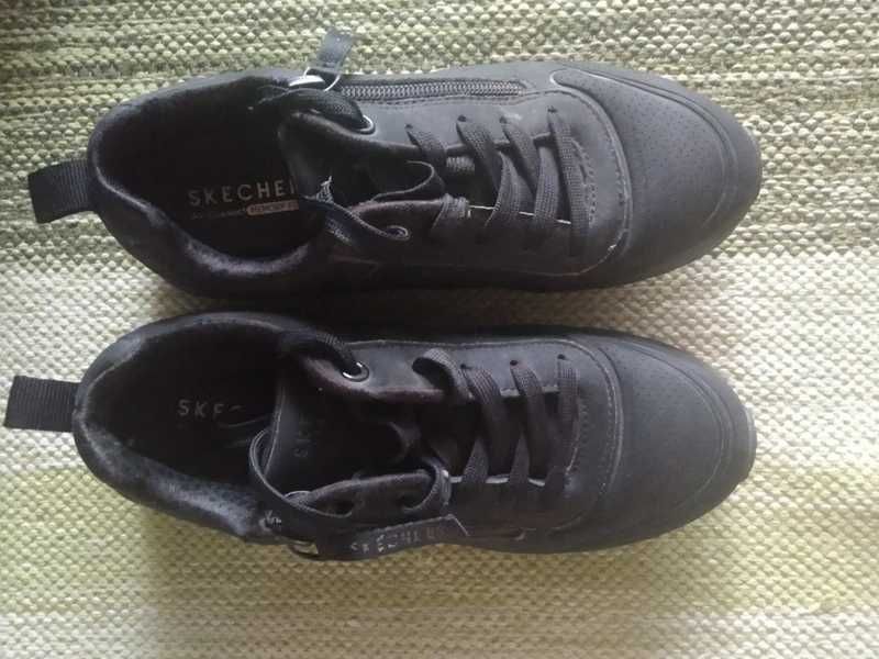 Papuci Skechers nr 35 negri