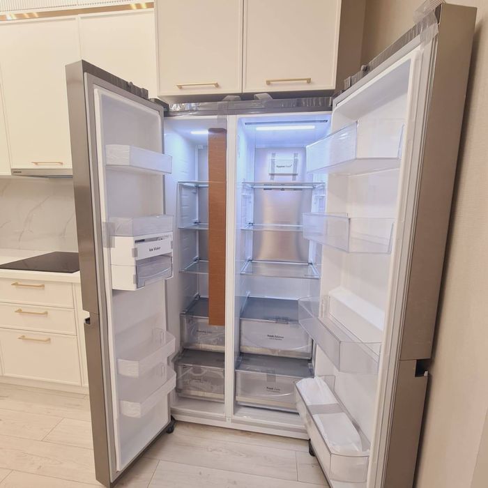 Большой Холодильник и морозильник  продается