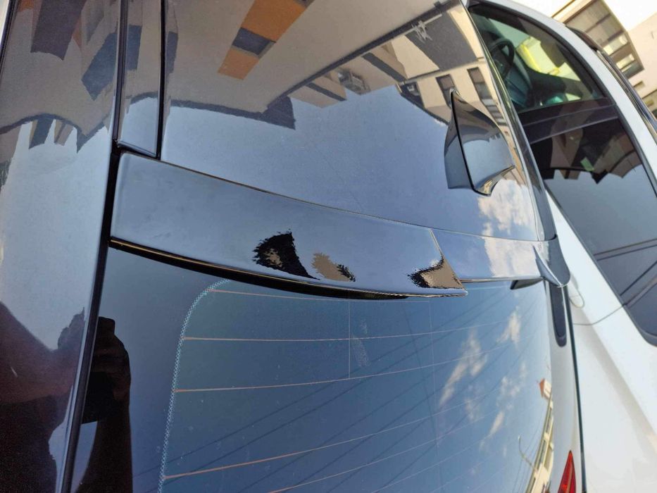 Eleron Pleoapa Luneta BMW  G30 F10  M4 G60 negru lucios