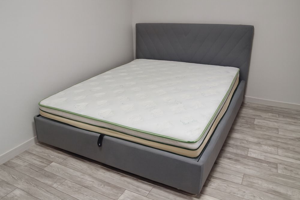 Продам 2х спальную кровать