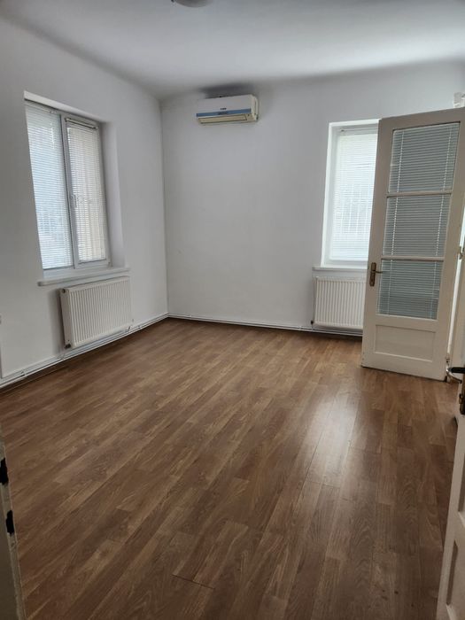 Apartament 2 camere + dependințe Targoviste Central