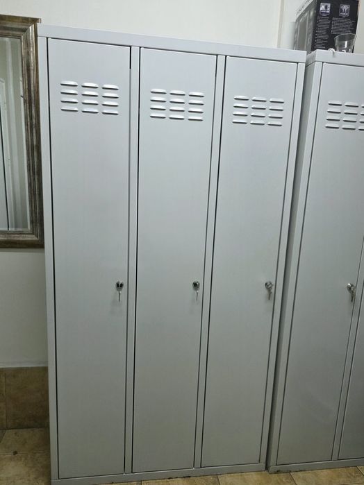 Офис шкафове и столове