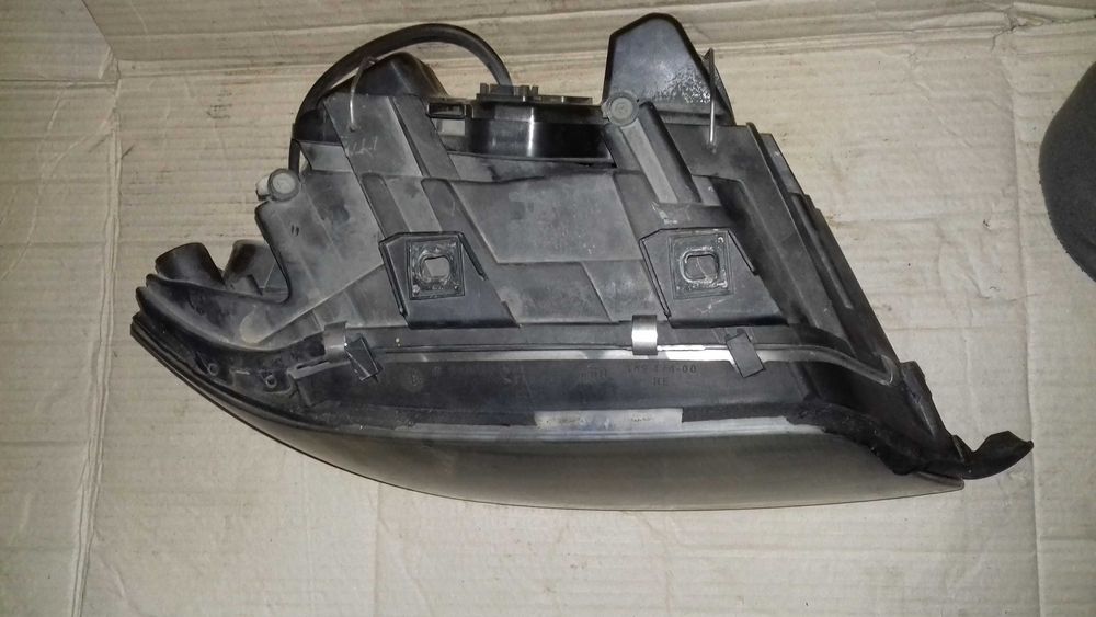 Far xenon, Hella 148474-00, partea dreapta, Audi A6 C5, 2000,