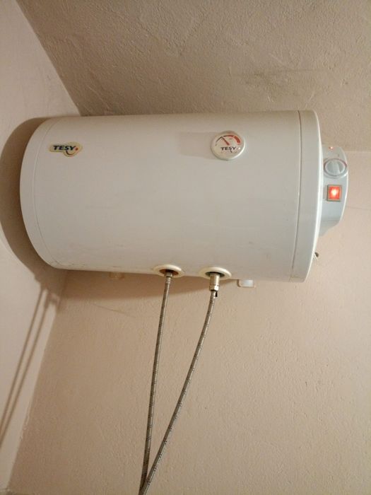 Продавам бойлер 80 л. на ,,Теси,, работещ в отлично състояние .