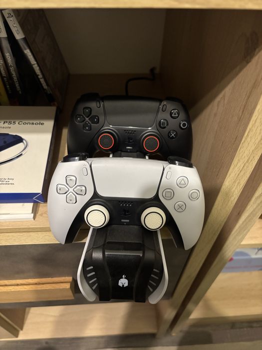 Продавам PS5 Slim