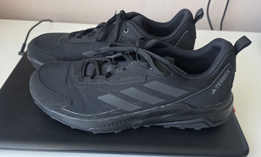 Продавам adidas 46