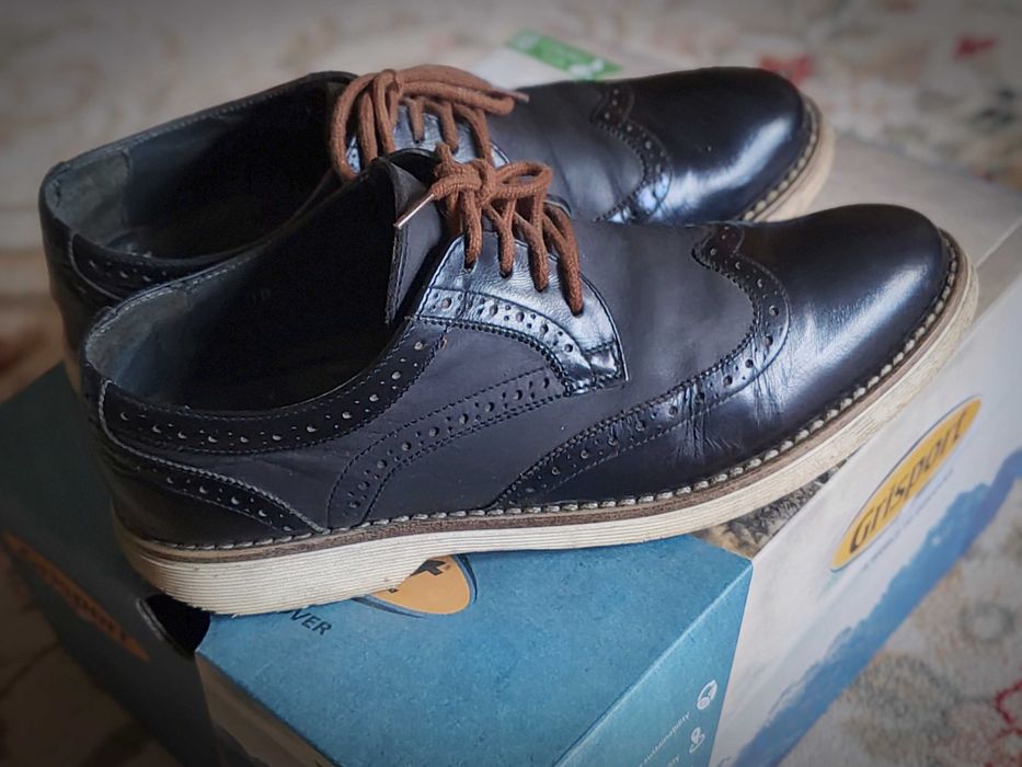 Pantofi piele 42 + lot de haine, bluze, pulovere