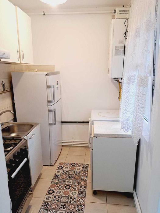 Apartament 3 camere (Semidecomandat)
