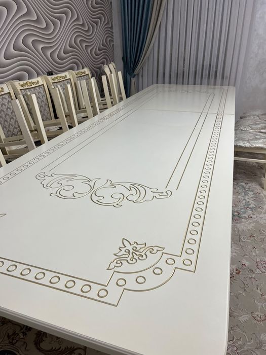 Продается стол и стулья