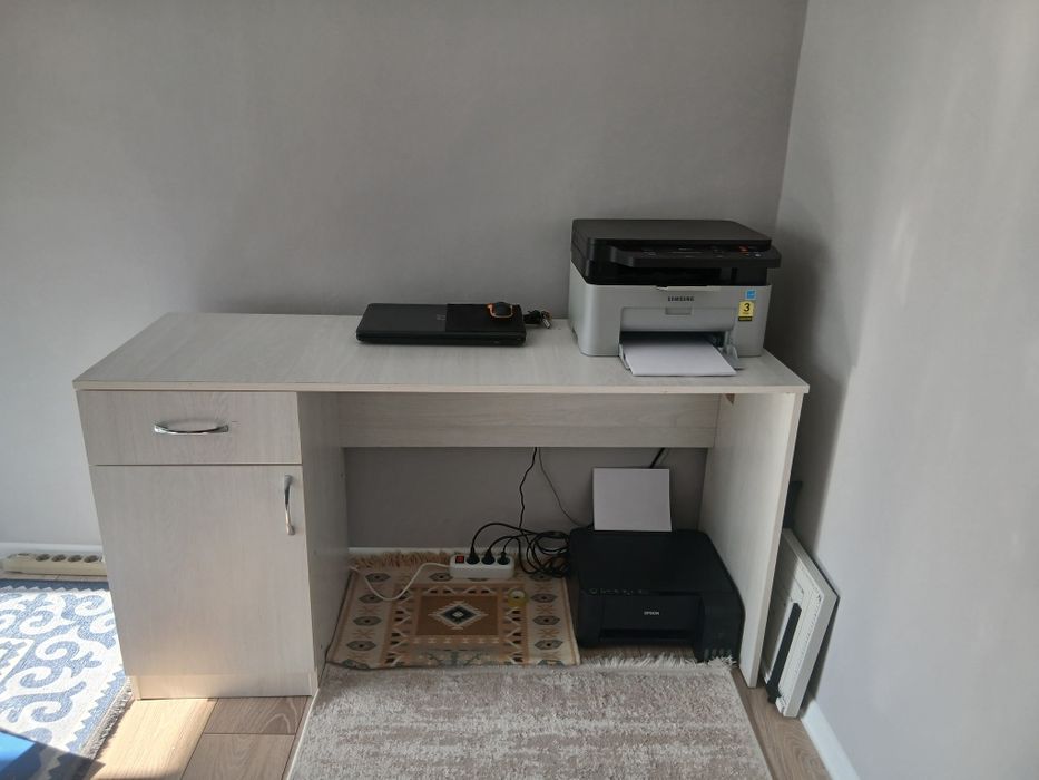 Продается письменный стол