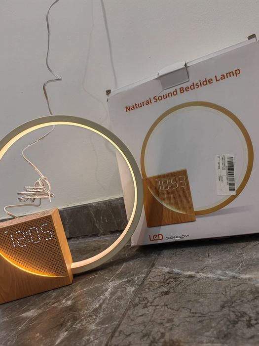 Vand lampă led cu lumină ambientală și ceas electronic