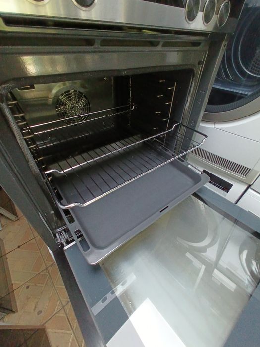 Уникална печка за вграждане с керамичен плот Сименс Siemens със самопочистване PIROLISE Made in Germany 2 години Гаранция!