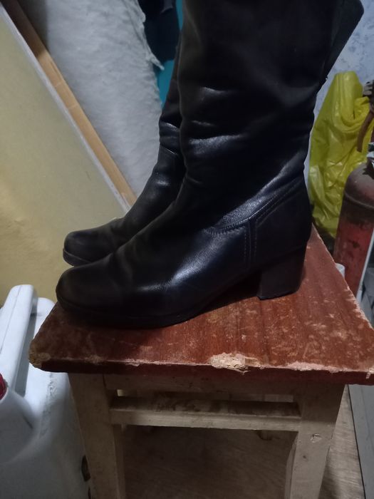 Продам женские сапоги
