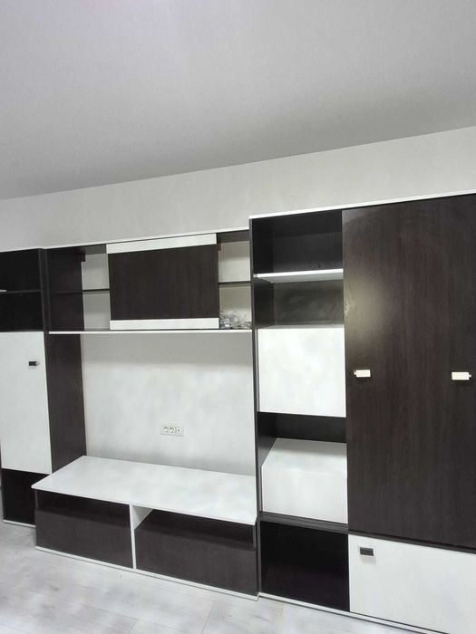 Mobila living / sufragerie. Lungime: 3 metri, inaltime: 2 metri