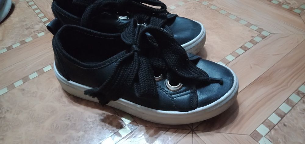 Продается детская обувь
