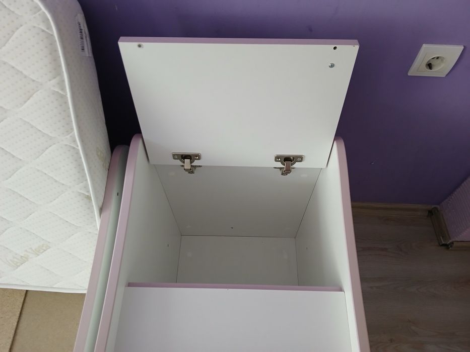 Детски креват , бебешка кошара , бюро със детско легло