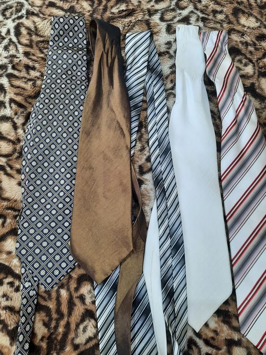 Галстуки, каждый по 500