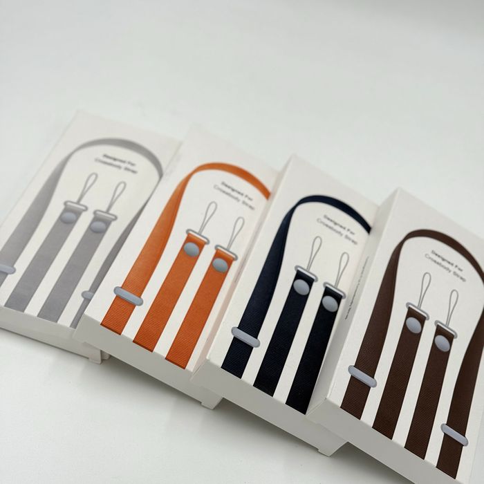 Промо пакет: Връзка Crossbody Strap + Силиконов калъф с лого за iPhone 12/13/14/15/16/17 Plus, Air, Pro и Pro Max