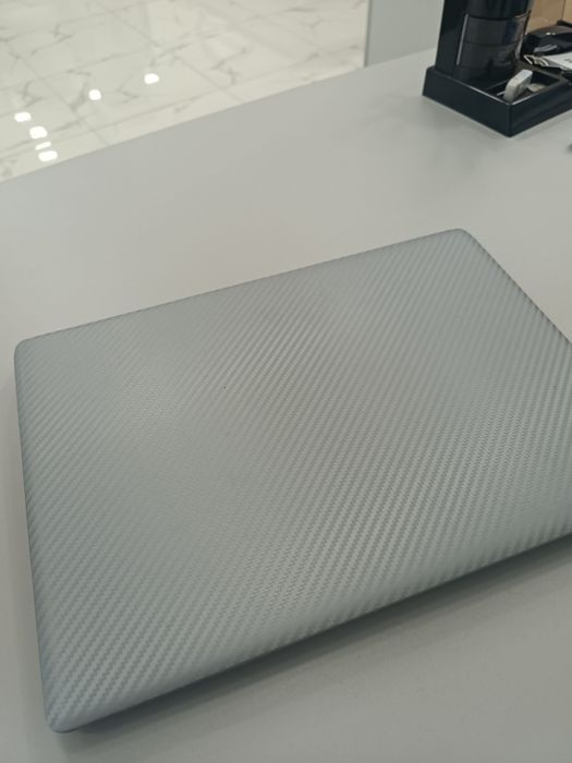 ACER ONE 14 Z2 Intel core i5 8-pakaleniya narxini kelishamiz