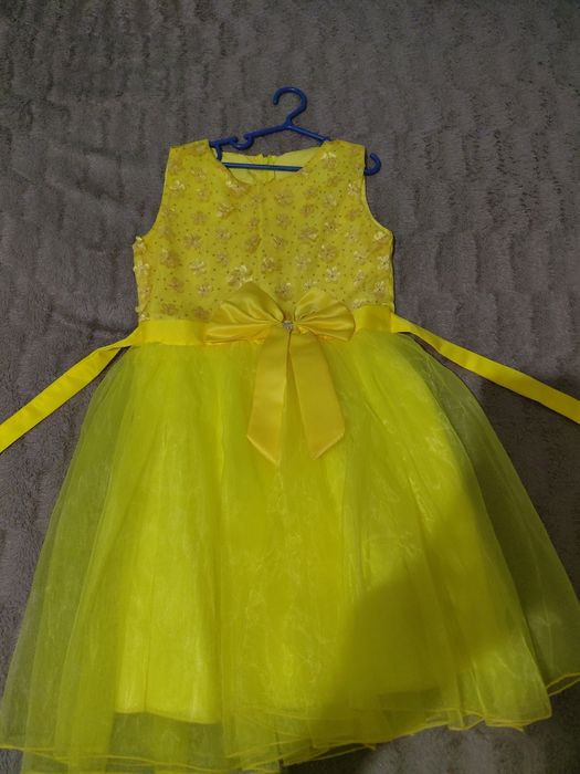 Продам платье для девочки