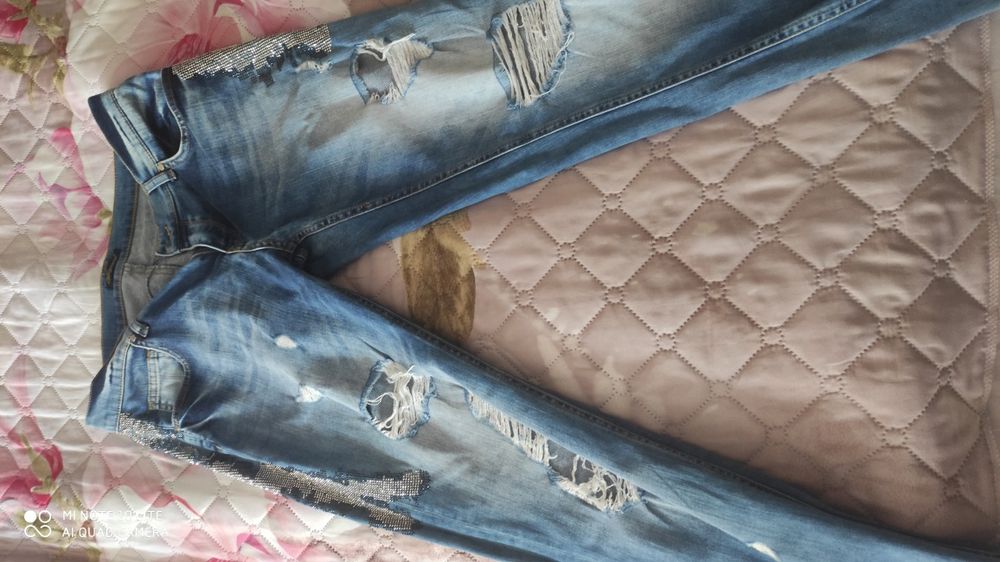 Два чифта дамски дънки