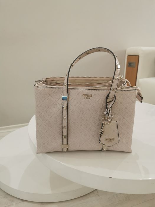 Чанта Guess от Италия