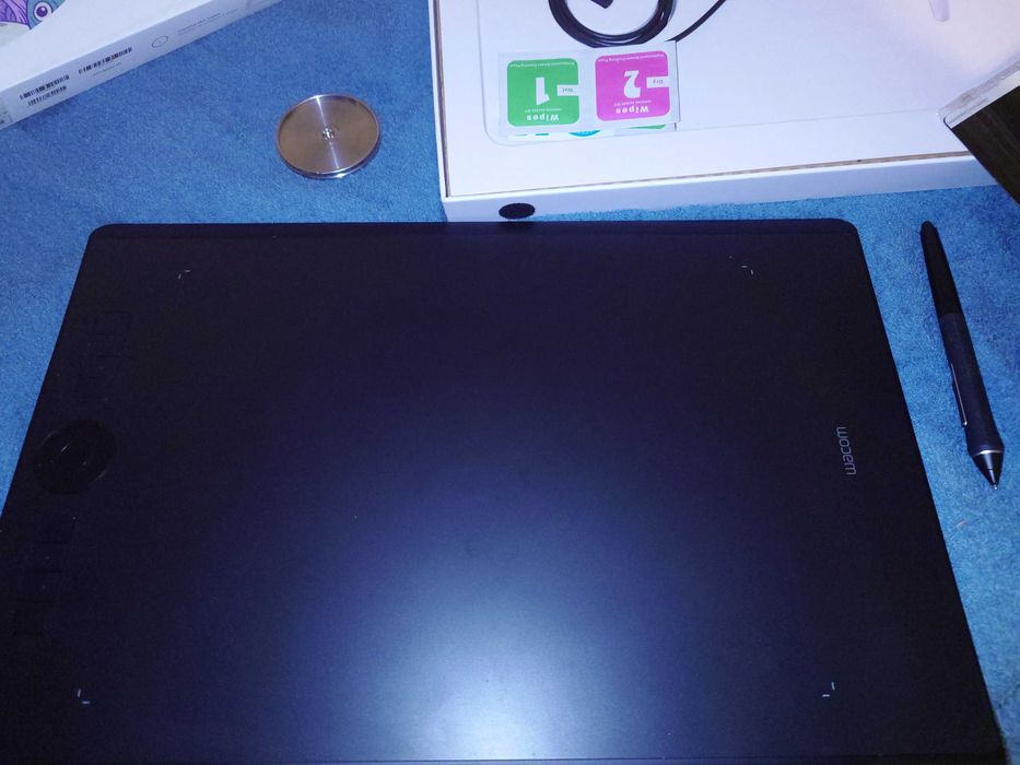 Tabletă grafică Wacom Intuos Pro L accesorii extra – stare foarte bună
