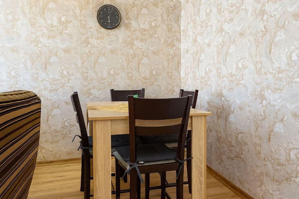 Дава се под наем Тристаен апартамент в Варна, Цветен квартал - 79 кв.м за 548.25 € - Снимка #2