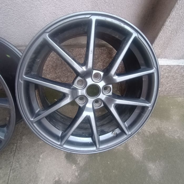 Тесла 3 джанти с датчиците .