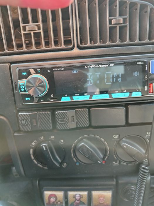 Продам автомагнитолу новую.