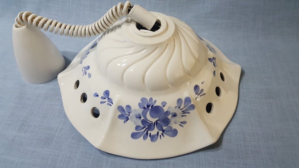 Масивен порцеланов лампион с асансьор и настолна лампа