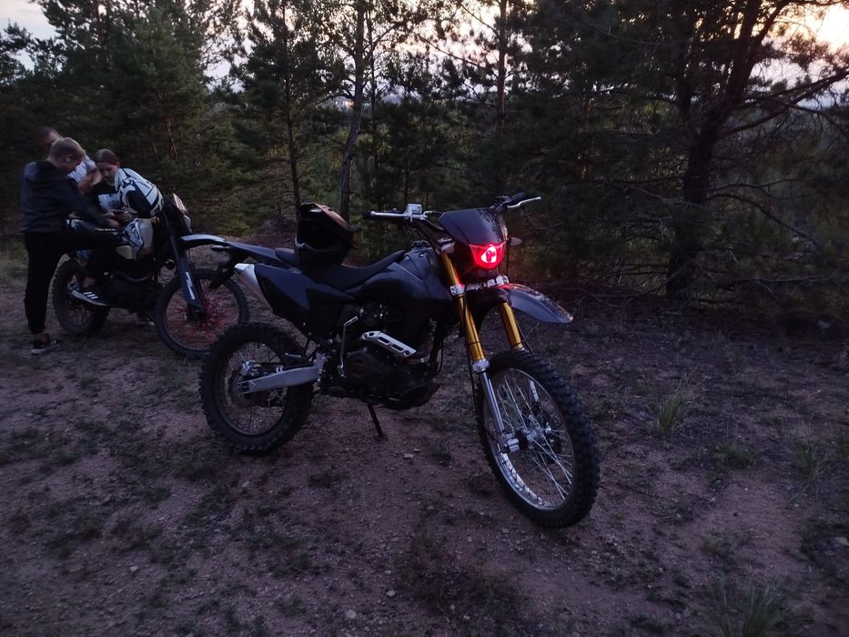 Продам эндуро 250куб