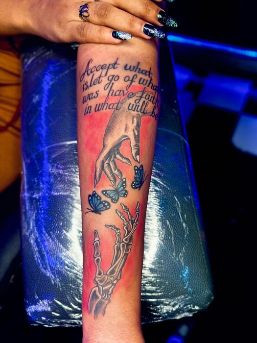 Tattoo artist and piercing expert