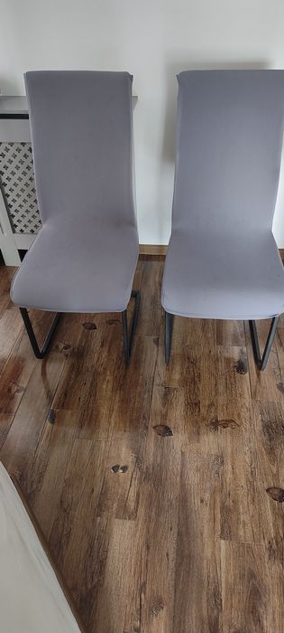 Scaune cu picioare de fier