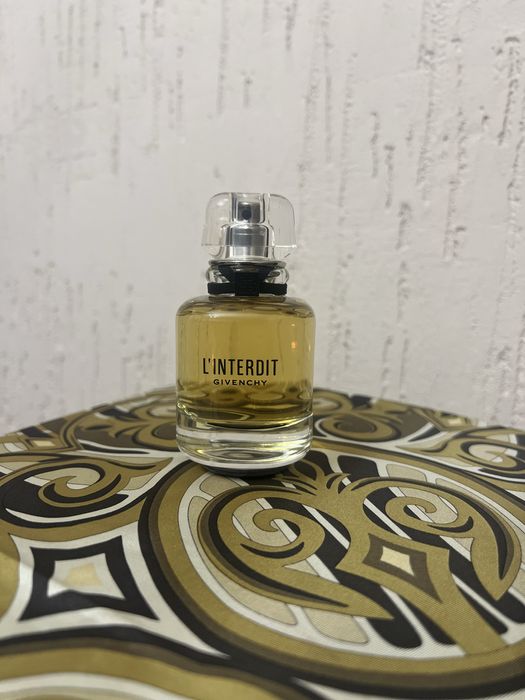 GIVENCHY  l'interdit