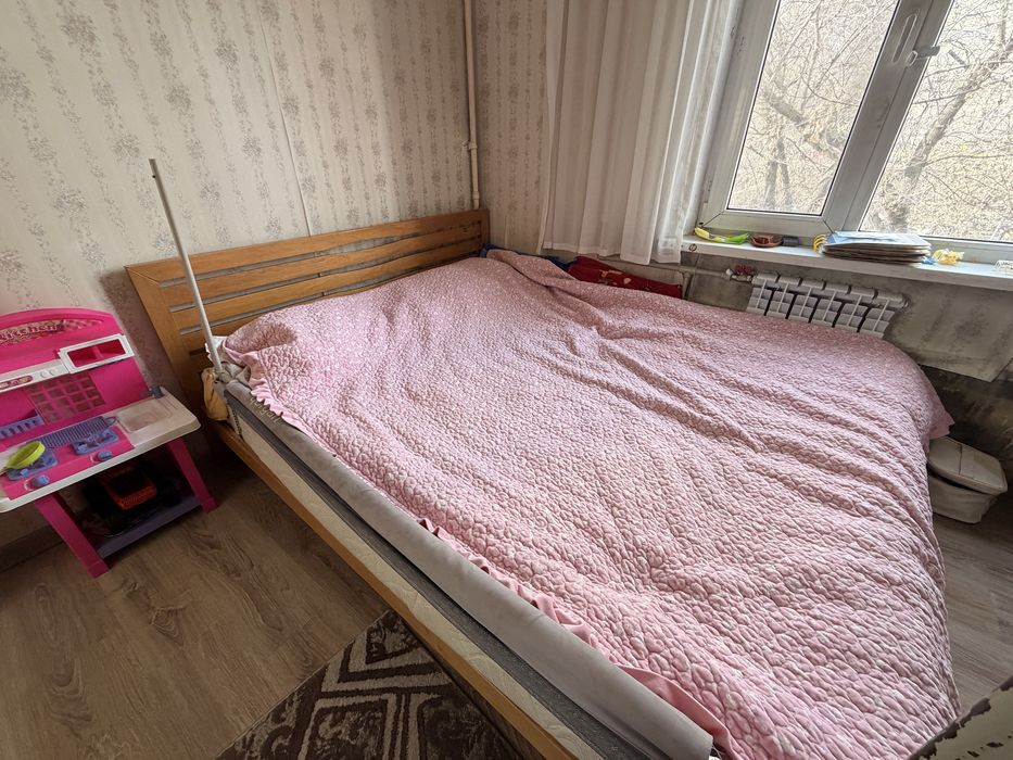 Двуспальная кровать