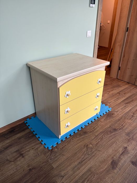 Скрин за детски дрехи 76х56,5х77 см.