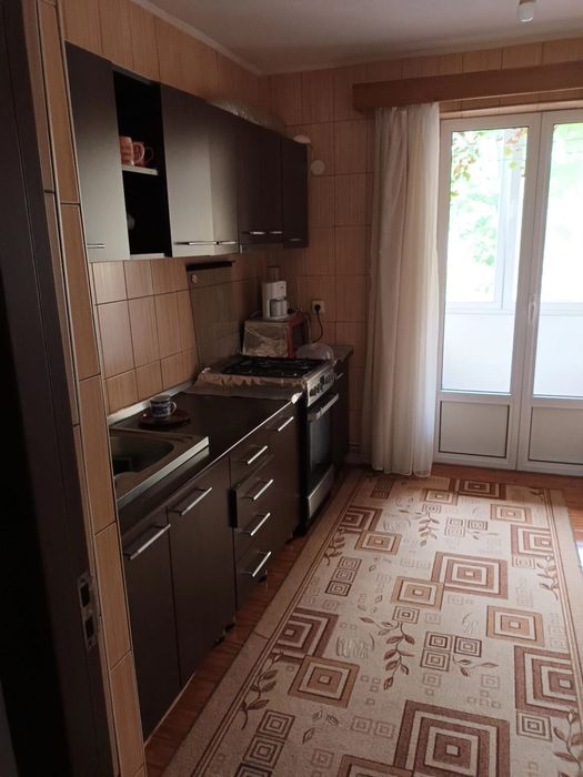 Inchiriez apartament 4 camere floresti