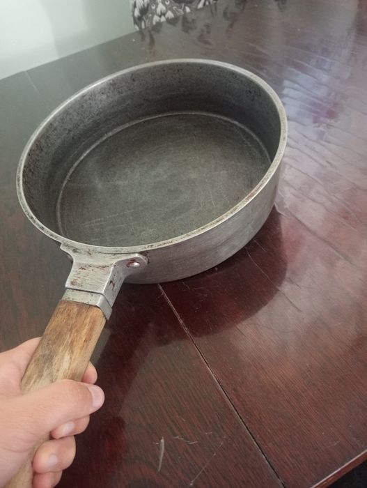 Продается сковорода чугунная