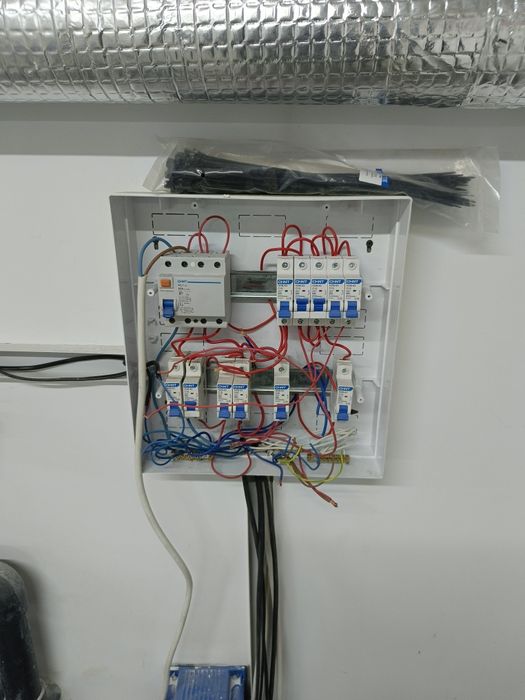 Электромонтажник