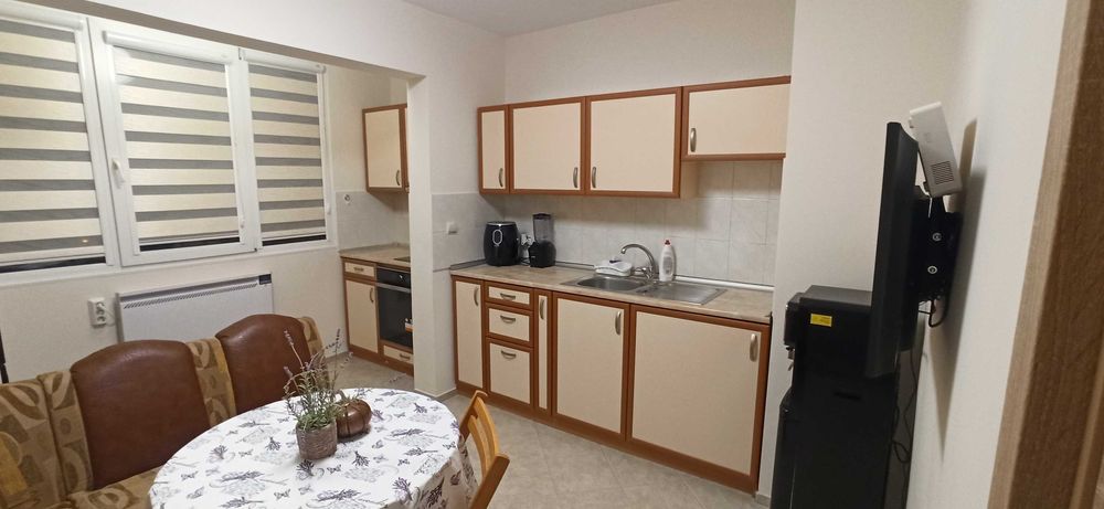 Кухня, кухненски шкафове (прочетете описанието)