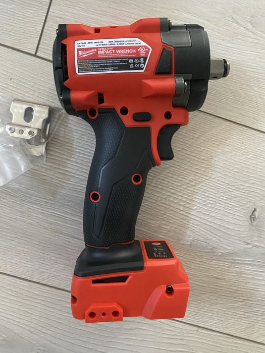 Pistol impact Milwuakee M18 nou sigilat in cutie