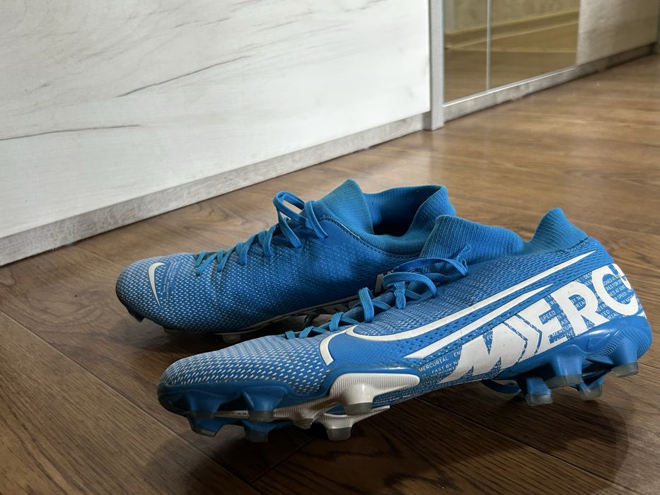 Бутсы футбольные, Nike.