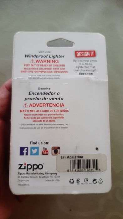 Зажигалка Zippo.